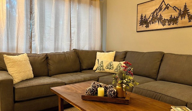 Charming Sunriver Cabin With Deschutes River Access and Proximity to Cascade Lak