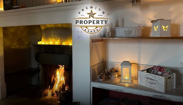 Charming SUNSTONE house near COMO lake, private parking I Villa dei Leoni