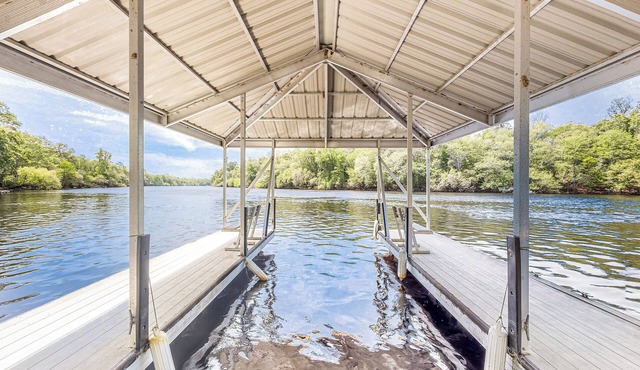 Charming Suwanee House and Bungalow!