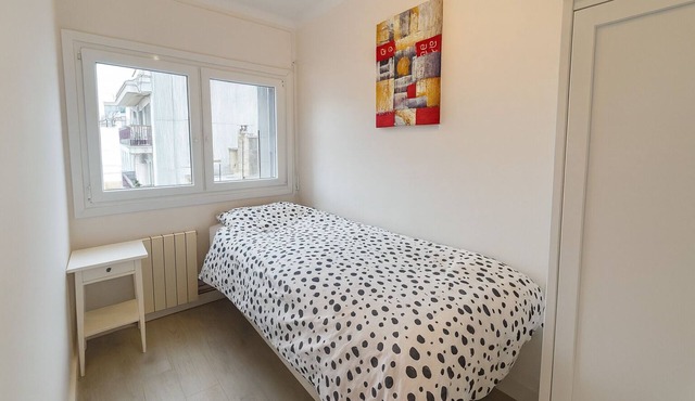 Charming three bedroom apartment, a few steps from the sea!