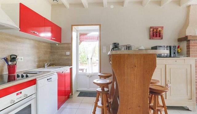 Charming T3 villa, spacious garden, parking, near lake & thermal baths