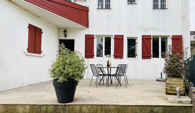 Charming T2 apartment in Cambo, city center, small terrace, Internet, pets allowed