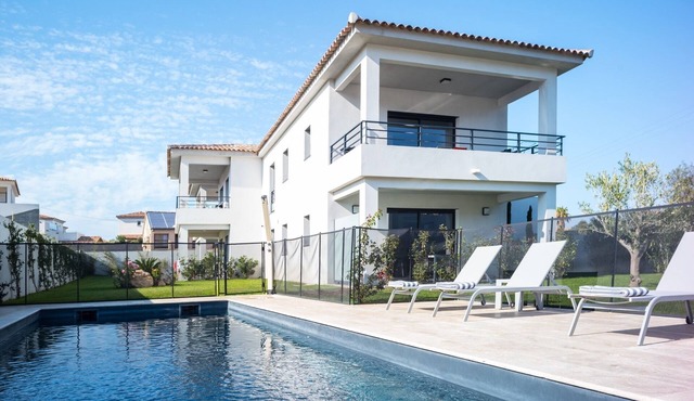 Charming T2 apartment with pool in ILE-ROUSSE number 8