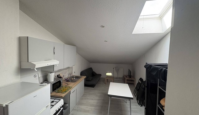 Charming t2 attic in the center of tallard