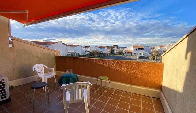 Charming T2 Cabin, 4 Guests, Near Beach, Terrace, Parking