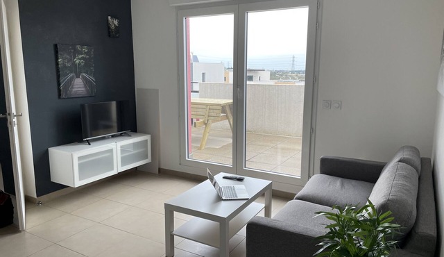 CHARMING T2 WITH LARGE TERRACE IN A QUIET LOCATION