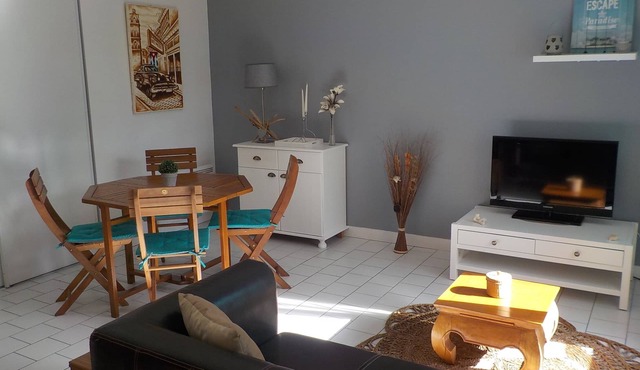 Charming T2 house in a quiet condominium near the beaches.