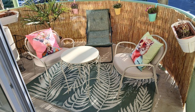 Charming T2 near Avignon festival