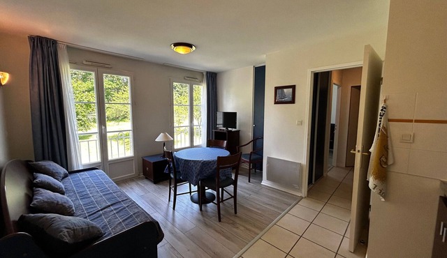 Charming T2 with Shared Pool and WIFI 200m from the Spa