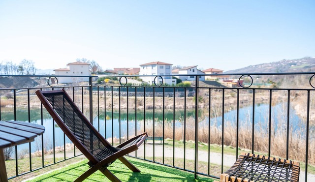 CHARMING T2 WITH LAKE VIEW, FULLY EQUIPPED TERRACE