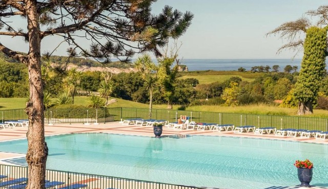 Charming T2 with Pool and Ocean View in Urrugne