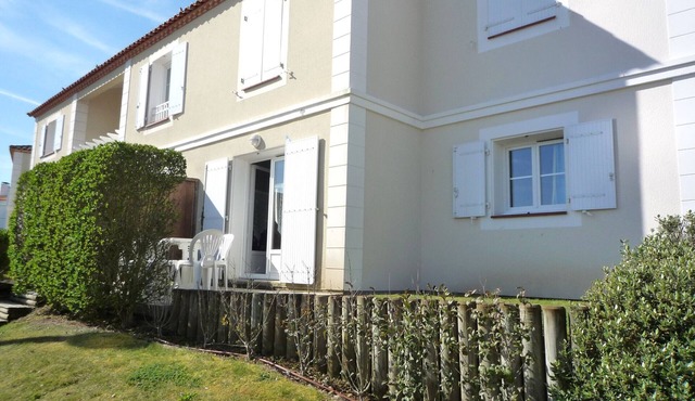 Charming T3 Apartment near Wild Coast, Pool, and Beaches