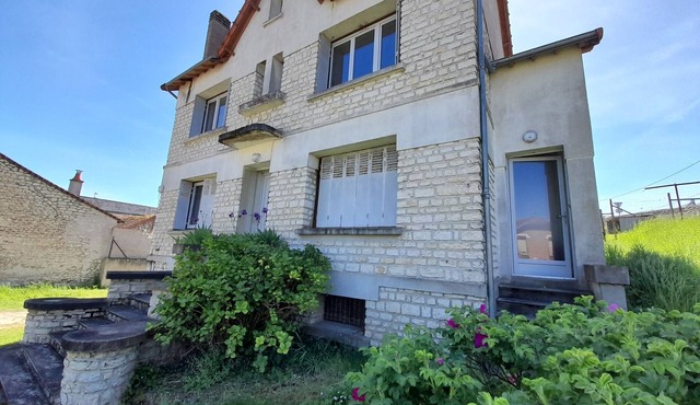 Charming T3 in La Roche-Posay Center with Garden, Garage, and Modern Amenities