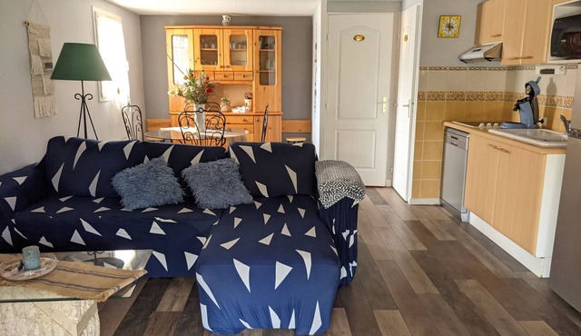 Charming T3 Villa with Mezzanine, Garden, AC, Near Beach, Sleeps 6