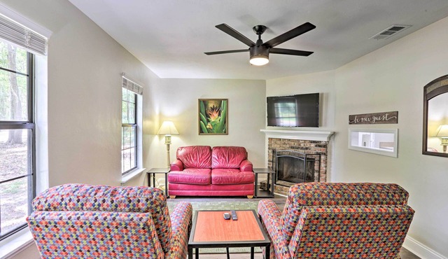 Charming Tallahassee Townhouse ~ 3 Mi to FSU!