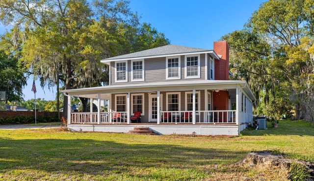 Charming Tampa Lakehouse - Prime Location close to everything!