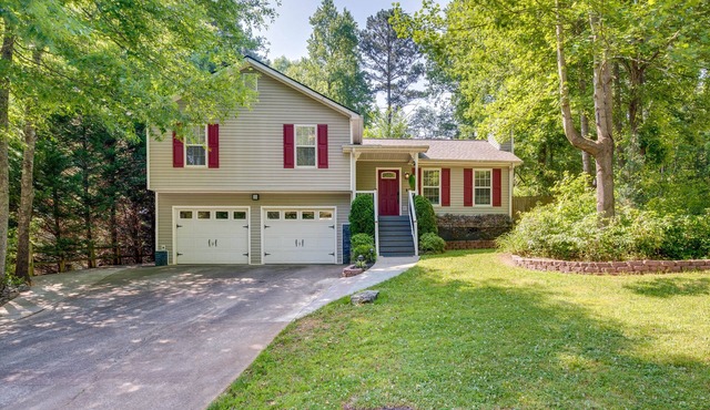 Charming Temple Home: Sunroom & Private Backyard!