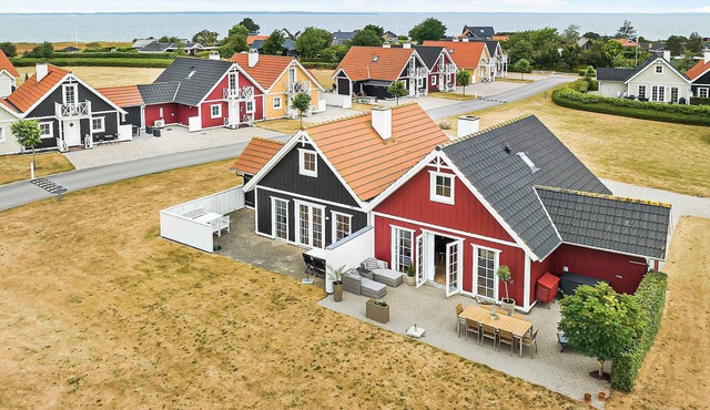 Charming terraced house by the beach and forest