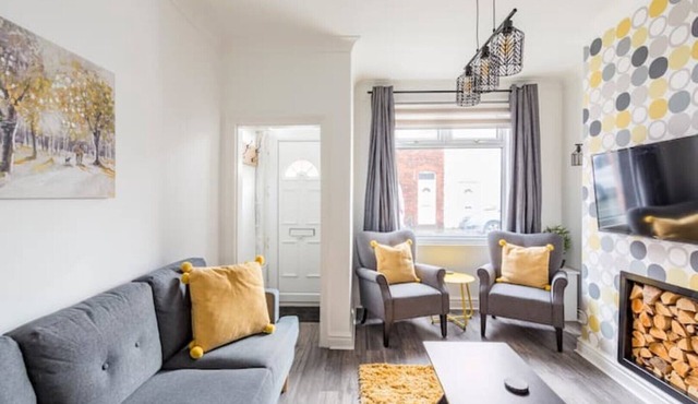 Charming Terraced House in the centre of Hoylake