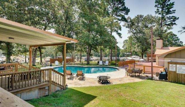 Charming Texarkana Home Lake and Pool Access!