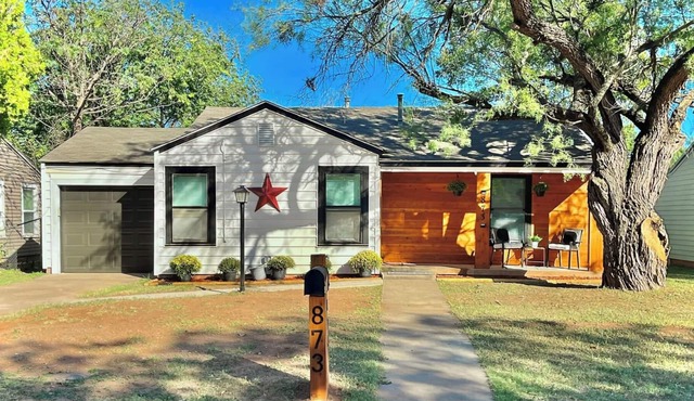 Charming Texas Cottage with Modern Farmhouse Style