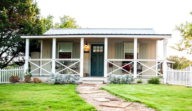 Charming Texas Hill Country Cottage near Austin for Romantic Getaways in Texas