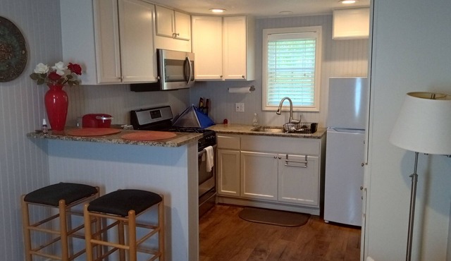 Charming Texoma 1-bedroom guesthouse in growing Sherman, Texas
