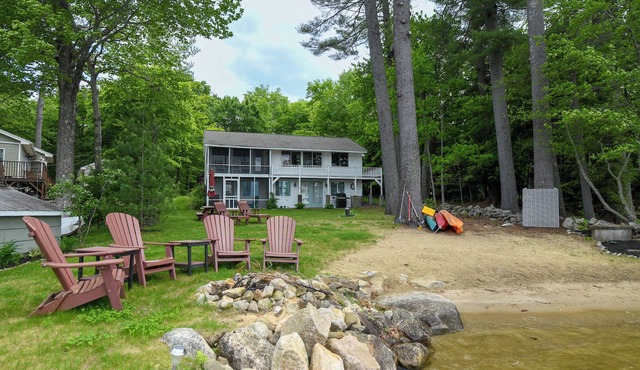 Charming Thompson Lake Retreat – Sandy Beach, Dock & Kayaks
