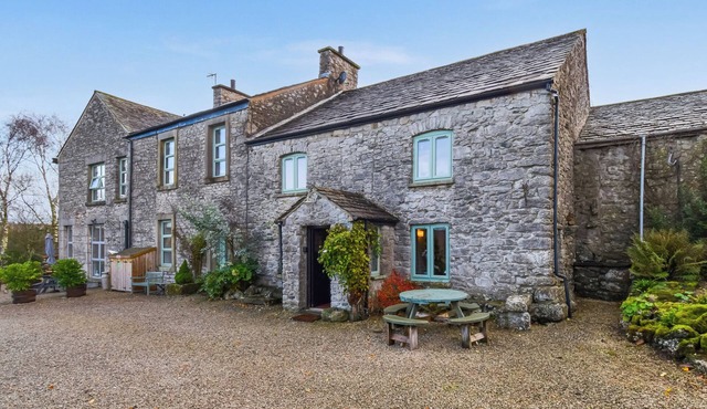 Charming three-bedroom farmhouse in Yealand Redmayne, near Arnisde.