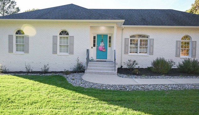 Charming three bedroom, two bathroom tranquil retreat just 2 miles from Wyndham.