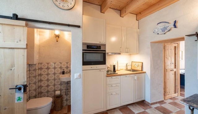 Charming Ticinese Holiday Retreat in Magliaso – Perfect for Your Stay
