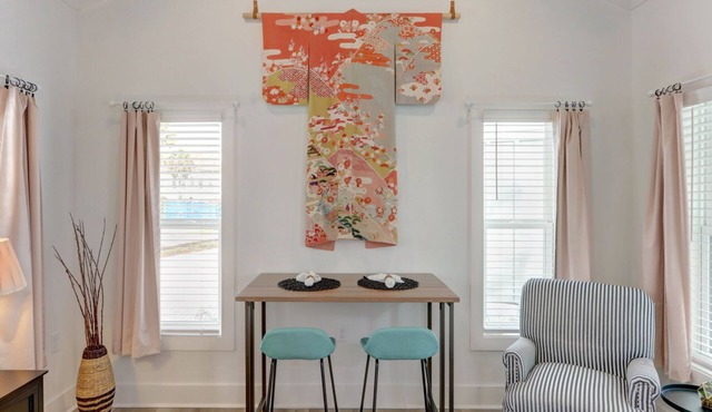 Charming Tiny Cottage, 5min to SAV, 15min to Beach by Lucky Savannah