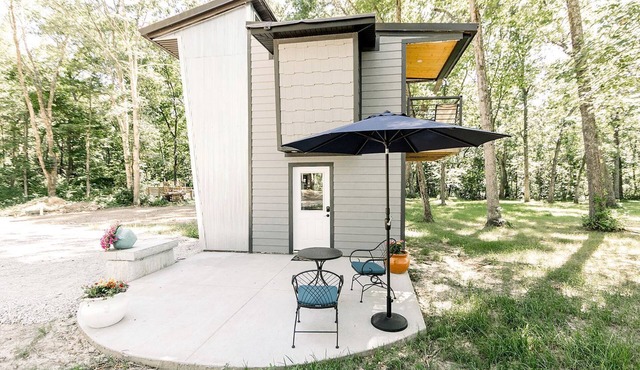 Charming Tiny House near Owensville, Missouri - Perfect for a Romantic Nature Escape