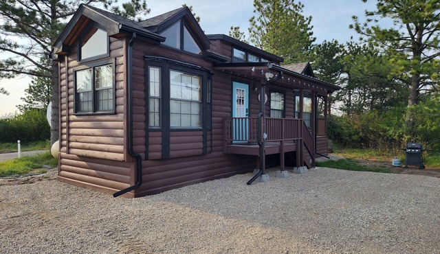 Charming tiny home cabin in peaceful Moore