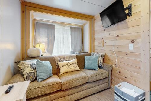 Charming Tiny Home Studio Sleeps 2 - Grill - Porch