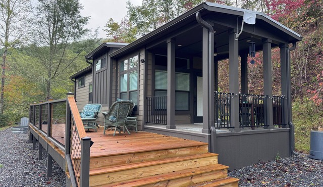 Charming Tiny Home with WiFi and AC in beautiful Cowee Valley Franklin Nc