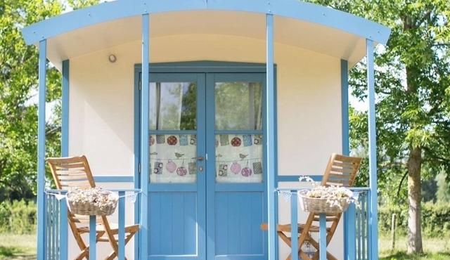 Charming Tiny House in a quiet location, close to nature, Vichy and Moulins and Le Pal