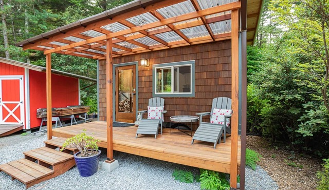 Charming Tiny House nestled in the redwoods, less than a mile from the beach.
