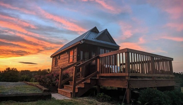 Charming Tiny House with Breath-Taking Views in Delano, TN