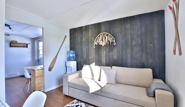 Charming Tinyhouse to have a warm time by the river Missisquoi