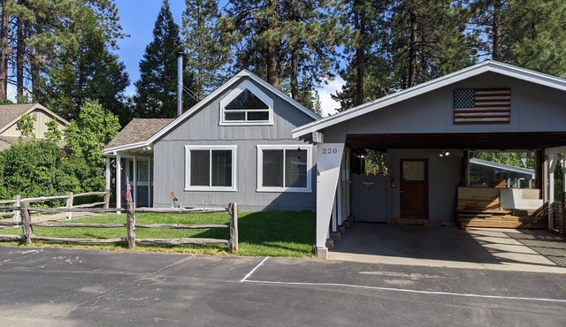 Charming town home 8 min to Lake Almanor, 35 min to Mt. Lassen