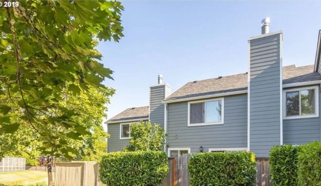 Charming Town-home/ Minutes from Intel, Nike, Supermarkets, Restaurants ,etc