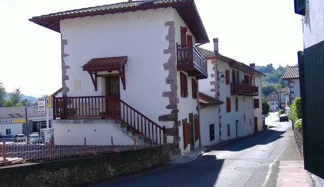 Charming town house, 2 steps from the medieval city of St Jean Pied de Port