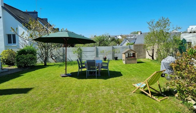 Charming town house sleeps 7 to 11