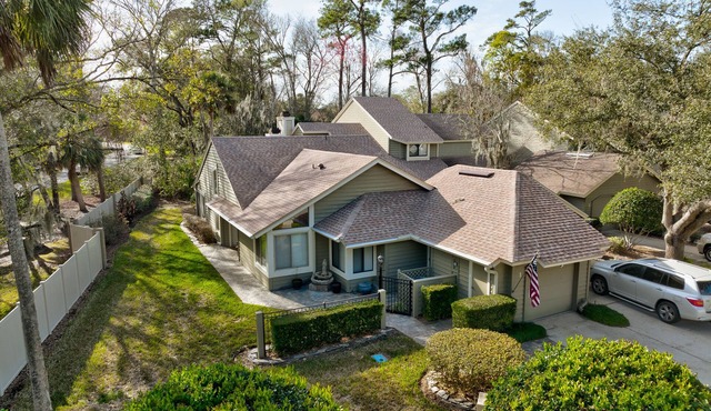 Charming Townhome with Patio, Firepit- Close to Golf + Beach