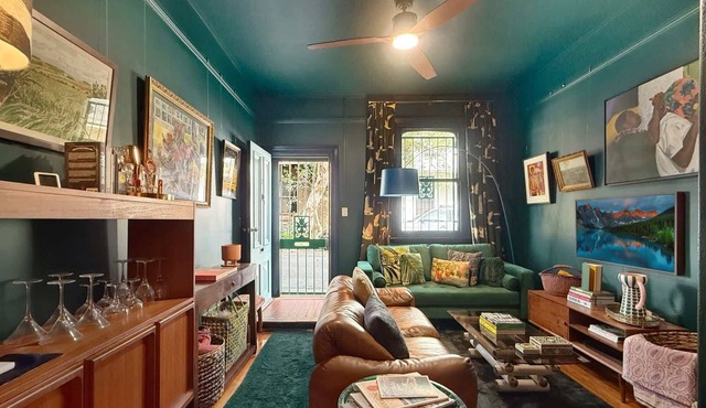 Charming Townhouse Steps from Newcastle Beach