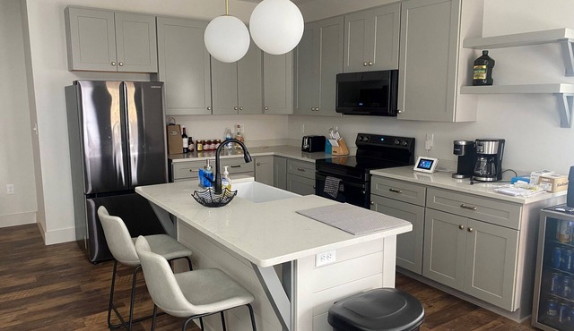 Charming townhome near Bridgewater, JMU, Wineries, Harrisonburg & Massanutten.
