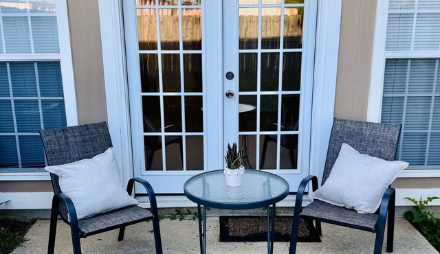 Charming Townhome Minutes from Fort Novosel w/Pool Access