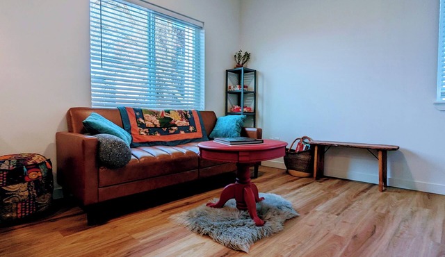 Charming townhome next to park, trails, close to downtown, discounts for month+