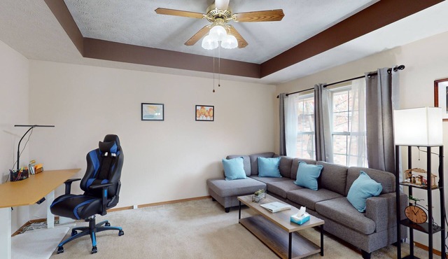 Charming townhome with private deck, w/d, central air & close to attractions